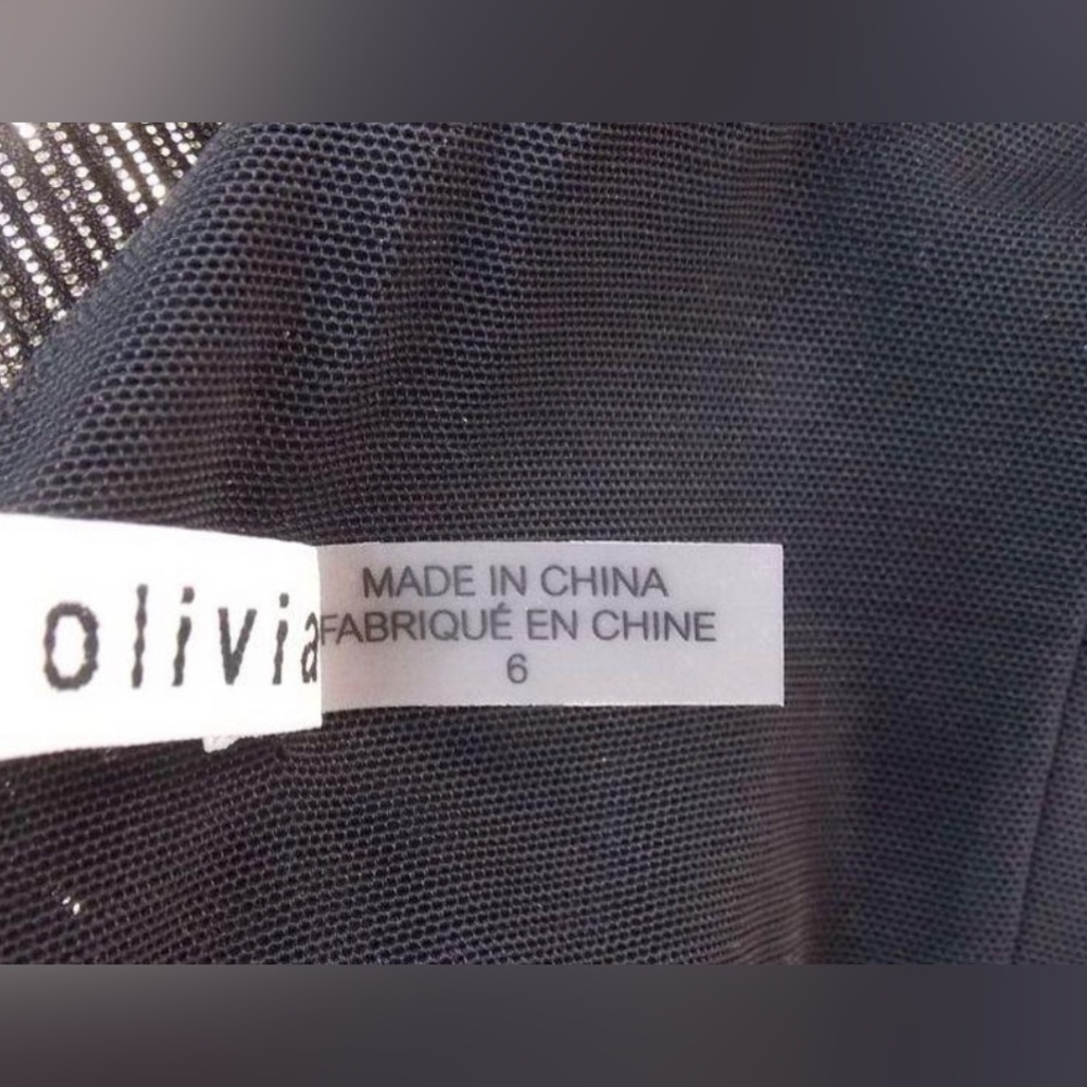 Alice & Olivia metallic drape front Roxy dress. Size 6. - Picture 9 of 9